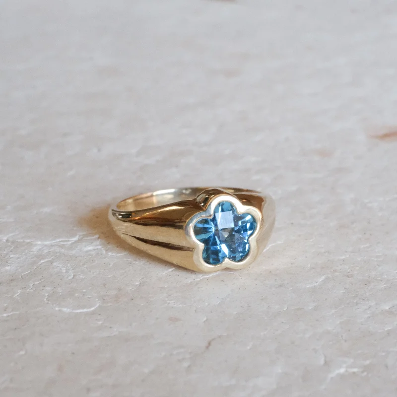 Adjustable Gold Ring-Bezel Flower Signet Ring | OOAK